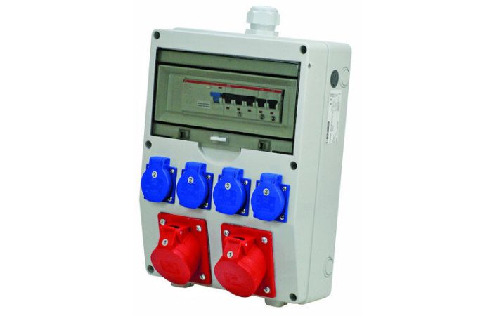 Skydelis v/t 12 modulių su lizdais SCHUKO 4x16A CEE 2x16A su automatika IP54 pilkas PWVAP2x16Fi - PROTEC