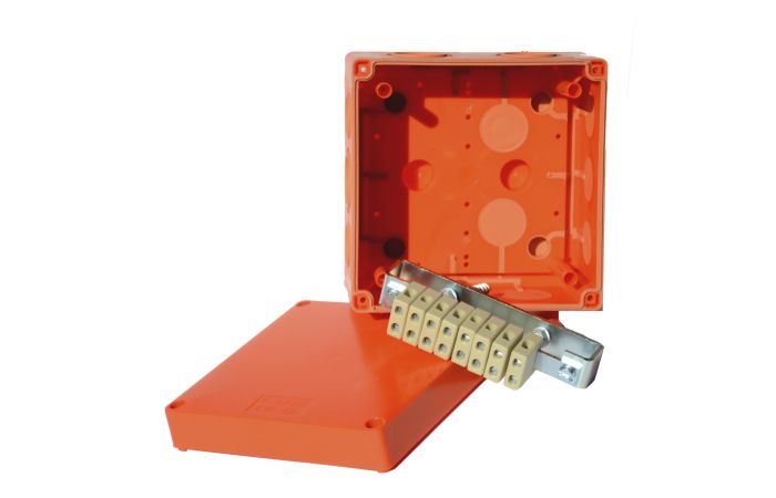Dėžutė v/t [126x126x77] IP66 E90 su gnybtais 8x4mm2 be halogenų UV atspari - KOPOS KOLIN