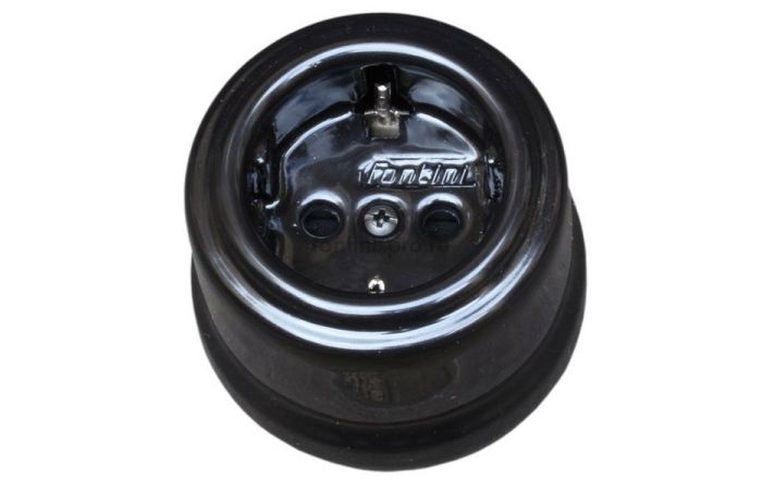 Lizdas v/t SCHUKO su dangteliu juodas porcelianas 16A 250V GARBY - FONTINI